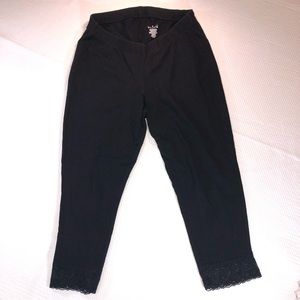 Torrid Capris Capris Size 0 Black